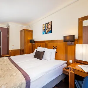 **** Hotel Exe Carlton Hungría